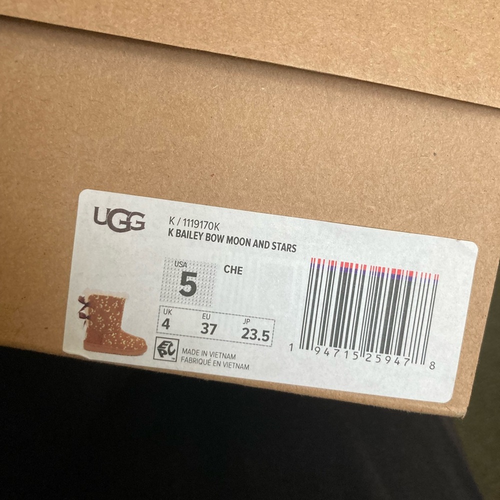 UGG K Bailey Bow Moon and Stars Boots - Tan